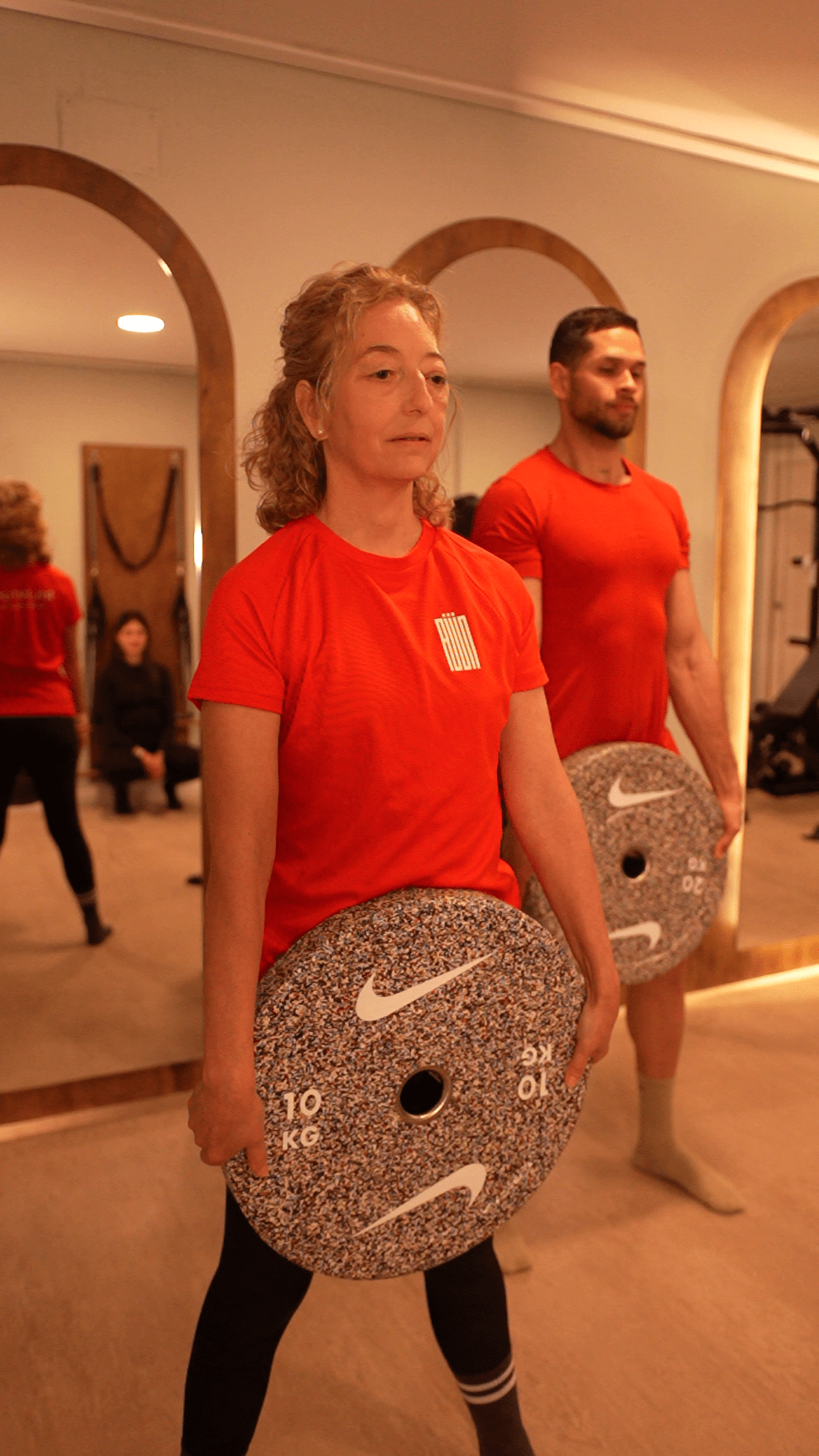 Por qué caminar no es suficiente para mantener tu masa muscular a partir de los 45 (y qué sí funciona)